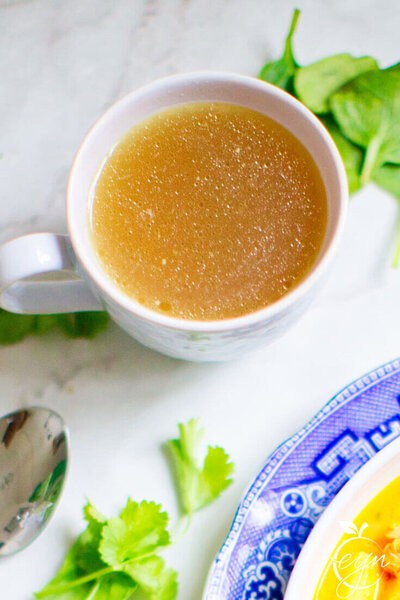 EYN-Nutritionist-Ginger-turmeric-bone-broth---recipe---pin-735x1102