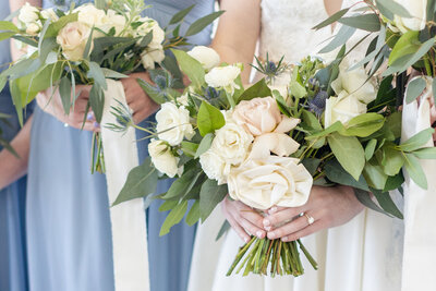 bride holding a bouquet