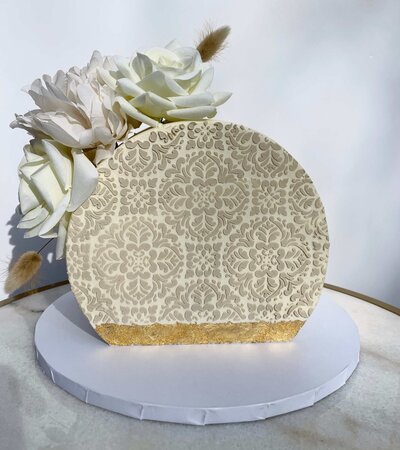 Luxury wedding cake design with modern elegance wedding and celebration cakes cambridgeshire suffolk