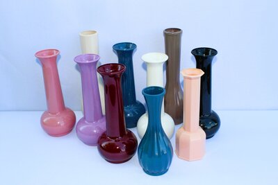 multi color plastic vases for rent