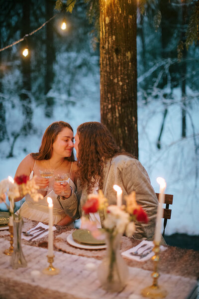 mt-hood-oregon-lgbtq-snow-elopement-cabin-33