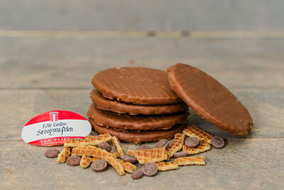 Chocostroopies van verse siroopwafels met chocolade