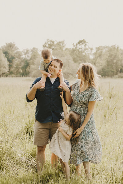 family of 4 in a field