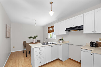 7 Kingsview eat in kitchen (2)
