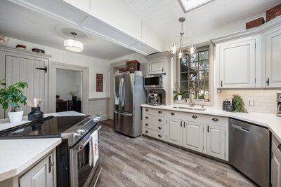 832 Hwy 7A kitchen