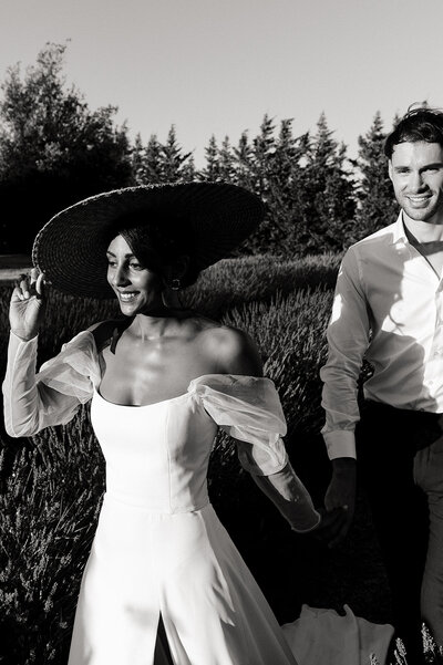 Couple noir et blanc champs de lavande