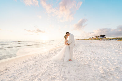 Whitney Sims Photography  is a wedding and family photographer located in Navarre Beach, Florida and services surrounding areas, such as Destin and 30A