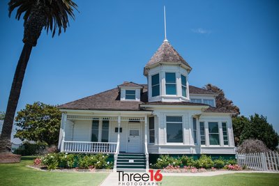 Front view of the Newland Barn wedding venue in Huntington Beach