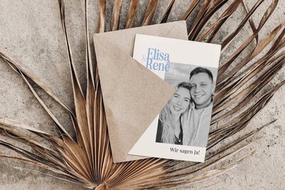 Scroll-Video von einer Hochzeits-Website in den Farben blau und gelb mit vielen organisatorischen Infos zur Hochzeit