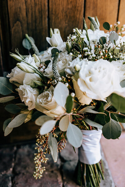 white bridal bouquet