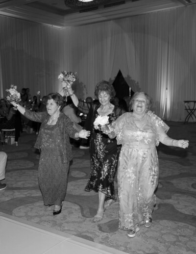 family of bride dancing at fort myers wedding, photography by Veronica Costa