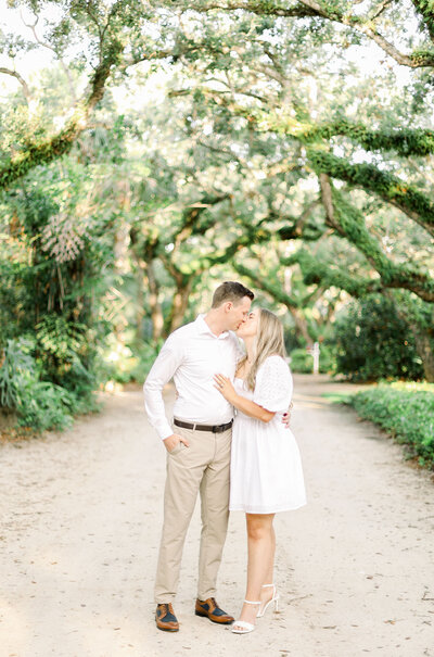 engagement photos under moss tress