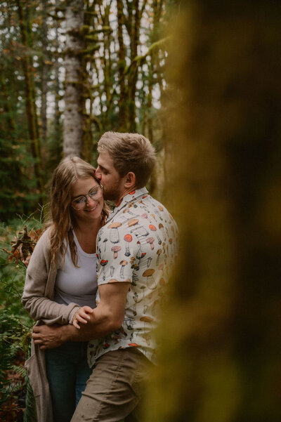 intimate-couple-tree-forest