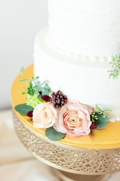 wedding cake taken by wedding photographer minnesota