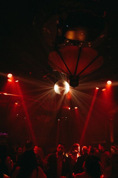 cabaret-theater-wedding-julia-garcia-prat-montreal-wedding-photographer-683_websize