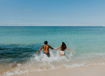 oahu hawaii swim couple