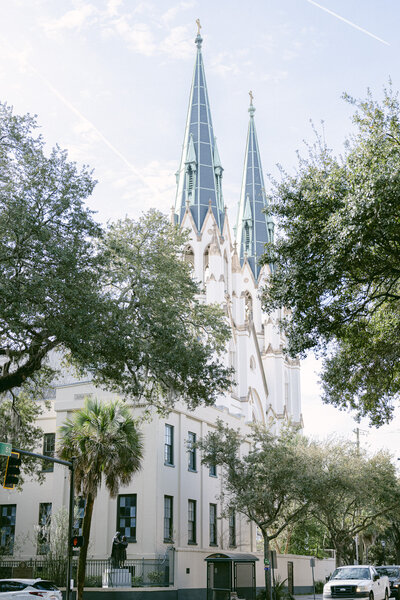 cathedral wedding venue in downtown savannah captured by savannah wedding photographer magnolia west photography
