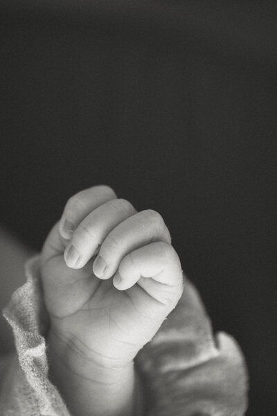 newborn fotograaf - gezinsfotograaf - zwangerschapsfotografie - videograaf - Sint-Niklaas - Pictures by Jess - Mama en baby shoot - videograaf