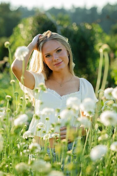 kirkland senior posing for portrait at marymoor park