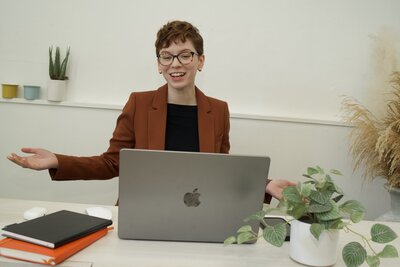 Ashley Laabs leading a virtual talk addressing executive audience on brand storytelling and POV