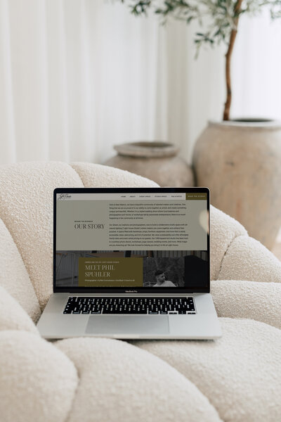 LH Laptop Mockup About Page