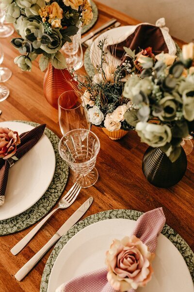 Table de mariage automnale imaginée par une organisatrice d'évènements.