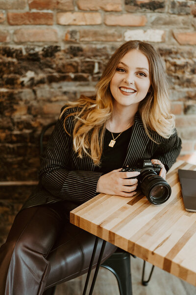 northern california wedding photographer posing with her camera