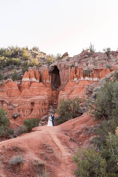 palo-duro-canyon-destination-wedding-photographer-romantic-wedding-photos-at-palo-duro-canyon-texas