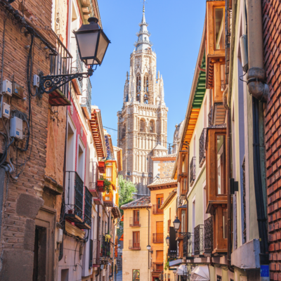 An image of an alleyway in Toledo, Spain, looking at Toledo Cathedral