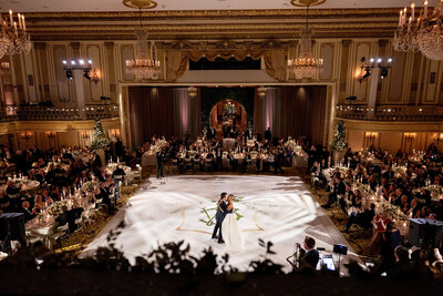 luxury winter wedding at the palmer house by olivia leigh