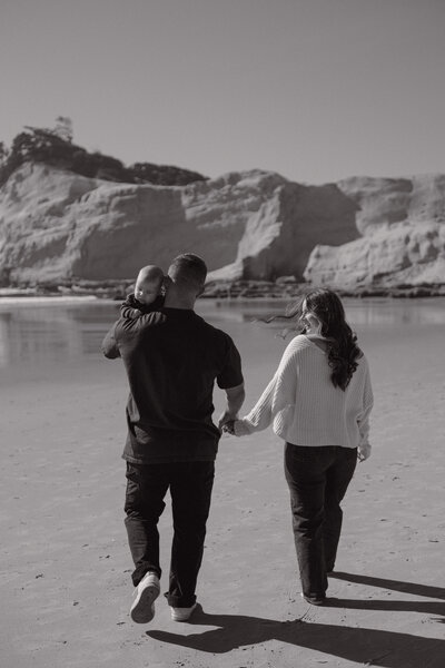 Family walking on the Oregon beach