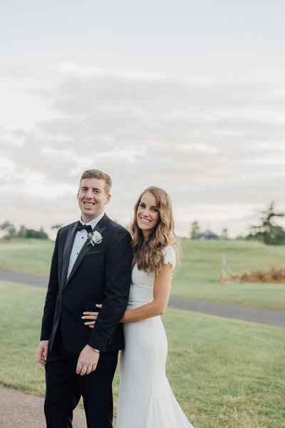 mount-juliet-bride-with-groom-under-large-tree