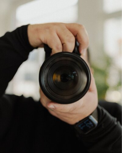 Close up photo of a professional camera lens.
