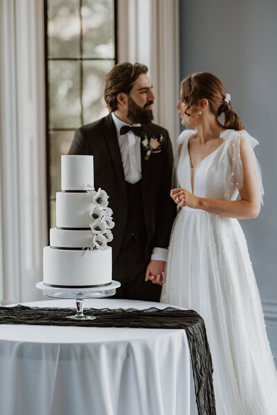 Black and white wedding cake with sugar flowers Oxfordshire The Cotswolds Berkshire