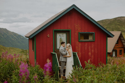 Bride and groom elope in Alaska