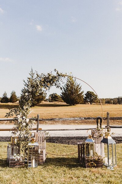 circle arch_renault winery_lanterns