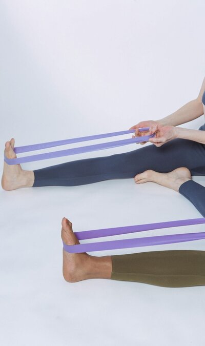 stretching_with_resistance_bands