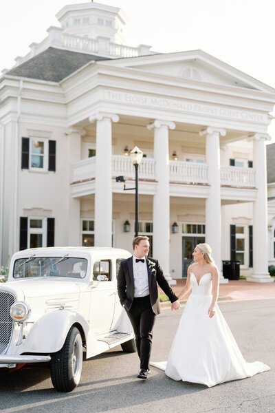 Alabama wedding photographer based in Tuscaloosa, Alabama. Wedding day captured at Huntsville Botanical Gardens