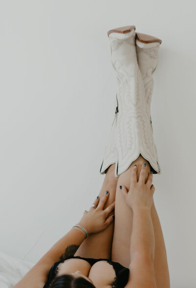 Lovers on a Ledge | Tori Stanton Photo