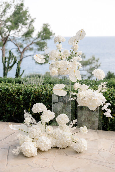 modern minimalist wedding ceremony flowers at french riviera wedding