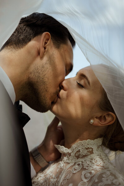 Brudpar går vid hoby kulle herrgård