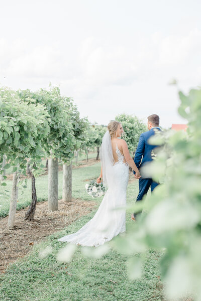2Elizabeth & Dakota Bryd - Talon Winery & Vineyard - Lexington, Kentucky Wedding- Cassidy Alane Photography
