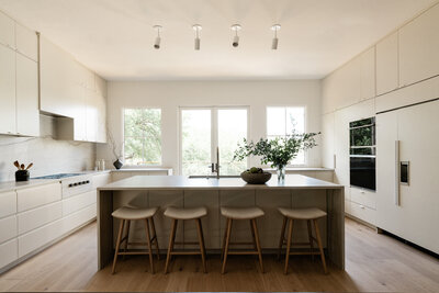 timeless-kitchen-design-integrated-appliances-simple-modern-minimal-clean-austin-home-thousand-oaks-house-franc