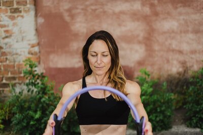 Pilates, Ernährungstraining und zyklusorientiertes Training in den Bezirken Mödling und Baden für ganzheitliches Wohlbefinden – sowie Fit im Büro: Dein Team-Training für mehr Gesundheit am Arbeitsplatz.