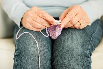 volunteer knits stillbirth miscarriage memorial bereavement cradles