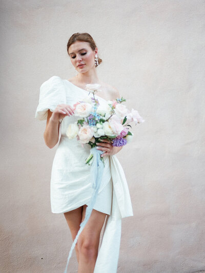 Bridal portraits at Laguna Gloria against a clean backdrop 