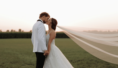 Bride and groom kiss in a field at the Sammlung Platz