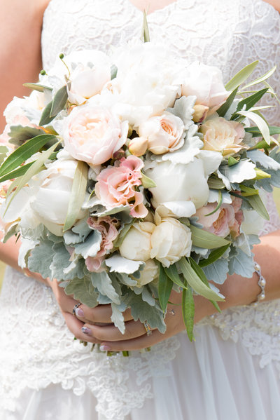 bride holding bridal boquet