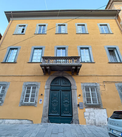 Outside entrance at Palazzo Della Bianca in Pisa, Italy