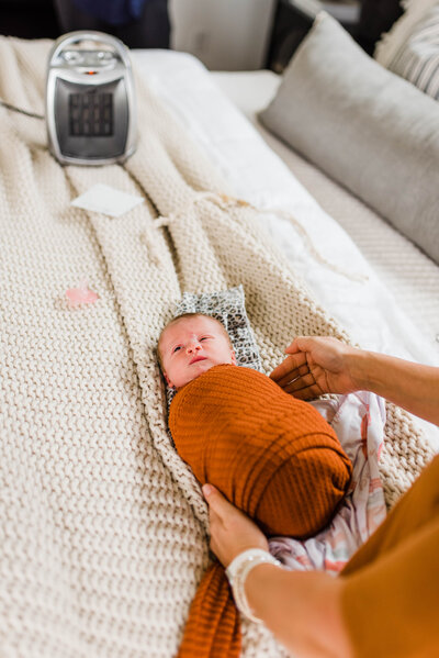Learn how to photograph lifestyle newborn sessions